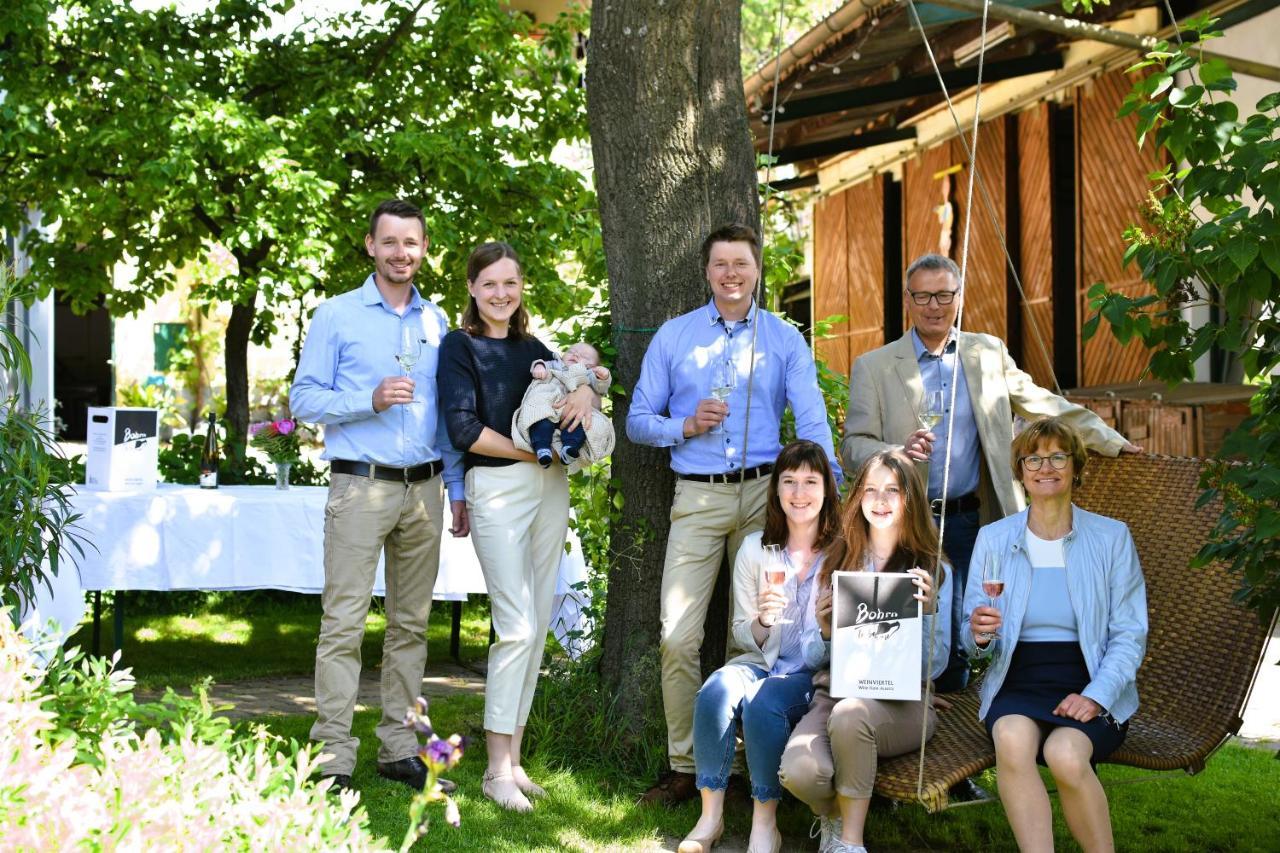Weingut Bohrn Himmelbett Hotel Herrnbaumgarten Bagian luar foto